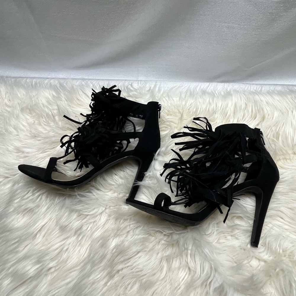 High heel sandal with fringe